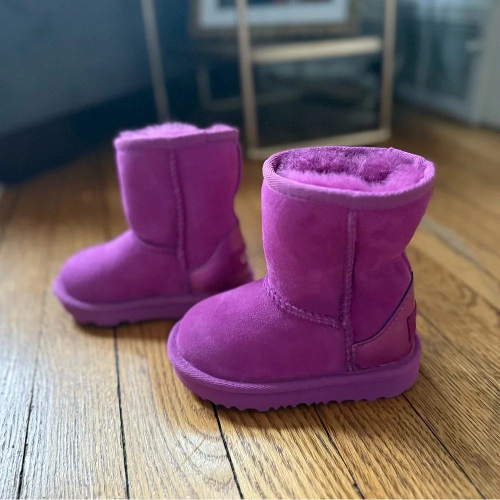 UGG Purple Shearling Boots - Size 6 - NWOB